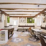 Отель Hotel Triacastela 2*