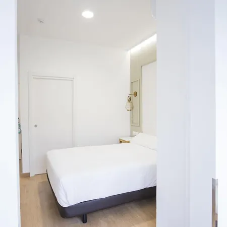 Hotel Triacastela فندق 2*