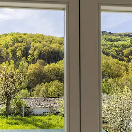 Hotel Triacastela فندق ترياكاستيلا