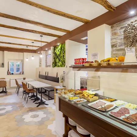 Hotel Triacastela 2* ترياكاستيلا