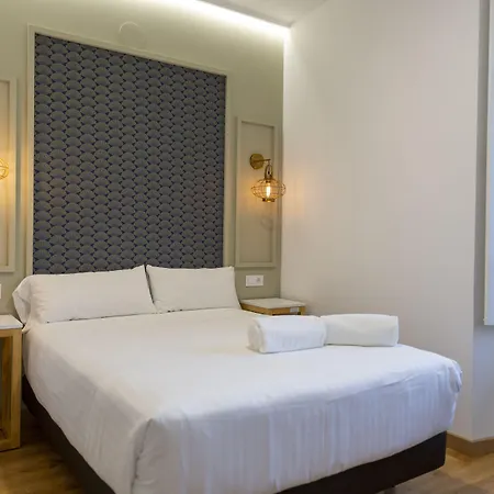 Hotel Triacastela فندق